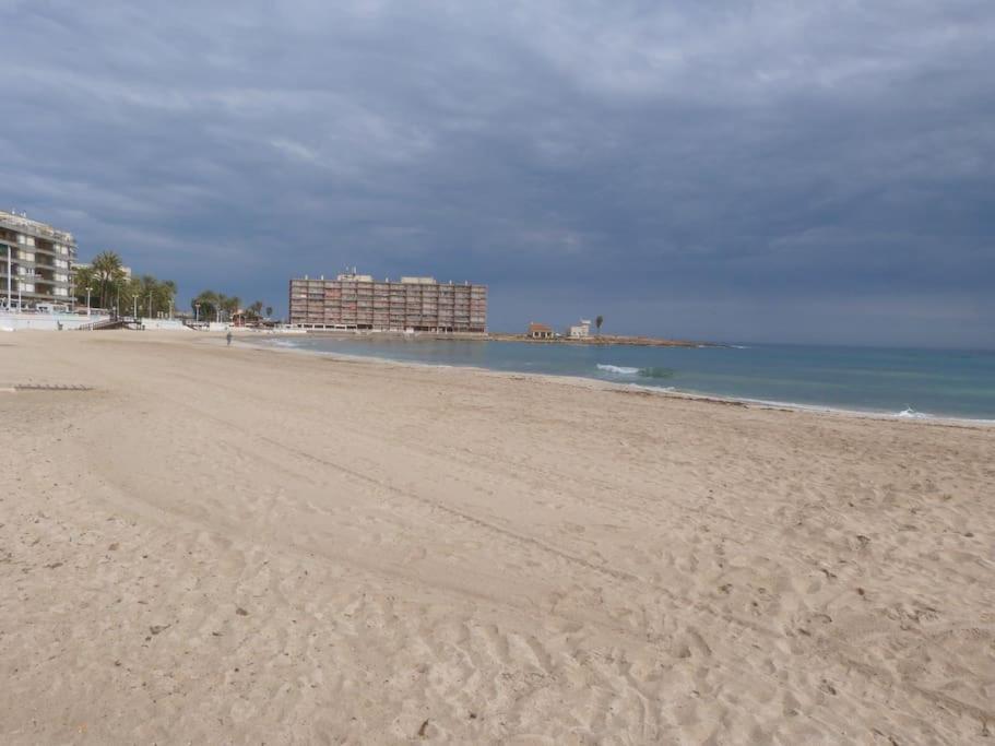 Modern Apartment In Torrevjea 200M From The Loccos Beach Torrevieja Exterior photo